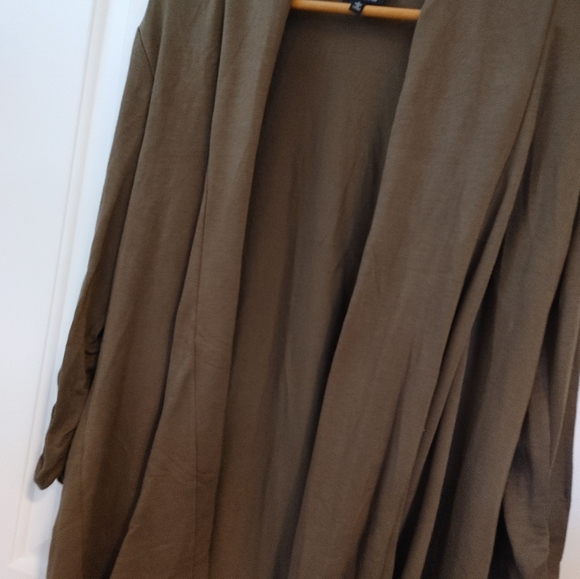 Bobeau Dark Olive Green Soft Cardigan ~ Size L - Picture 2 of 7